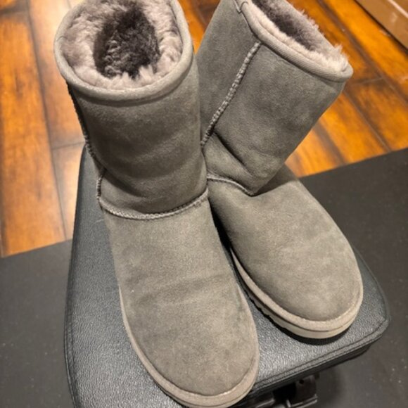 UGG Classic Short II Boot Grey Size 7 - Picture 1 of 3